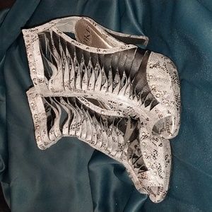 BKE sole grey and black leather scaled heels  |  Women’s size 8 1/2